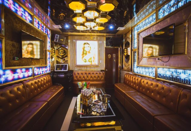 Không gian phòng hát tại Karaoke Hương Giang, 79 Thái Thịnh, Đống Đa, Hà Nội