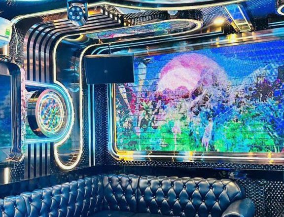 Không gian phòng hát phong cách tân cổ điển tại Karaoke Lucky KTV, số 10 Hòa Mã, quận Hai Bà Trưng, Hà Nội