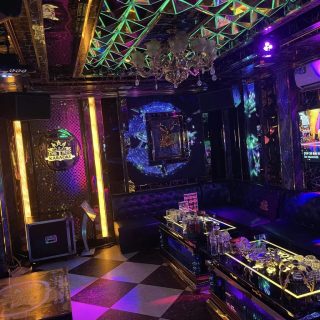 Không gian phòng hát với đèn LED tại Karaoke 36, Hai Bà Trưng, Hà Nội