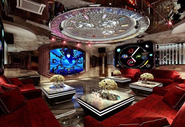 Không gian phòng hát với hệ thống đèn màu tại Karaoke Eiffel, Nam Đồng, Đống Đa