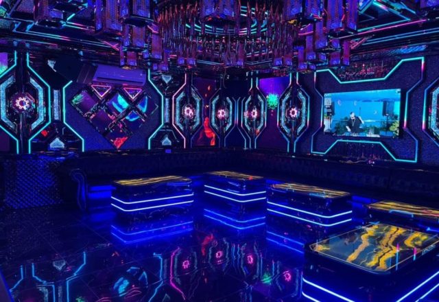 Phòng hát phong cách tân cổ điển tại Karaoke F5, Hà Đông, Hà Nội