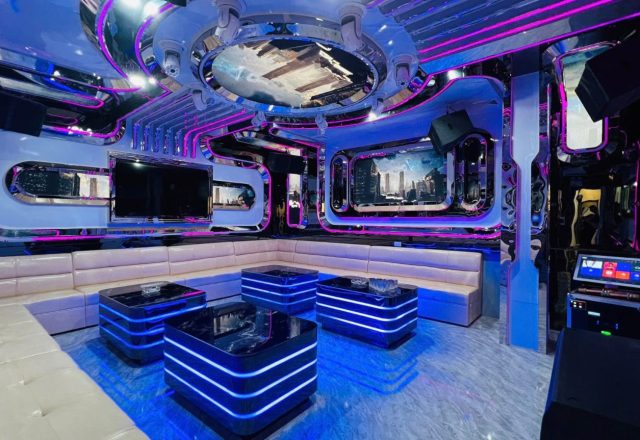 Phòng hát phong cách tân cổ điển tại Karaoke F5 Plus, Trần Duy Hưng, Cầu Giấy