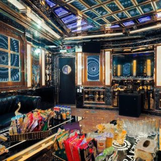 Phòng hát với hệ thống đèn LED tại Karaoke Hera KTV, Trúc Bạch, Ba Đình