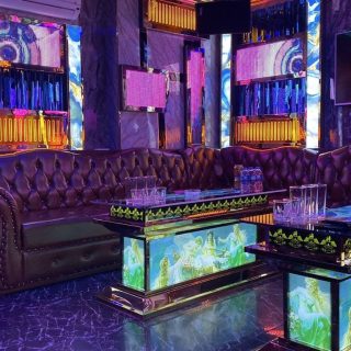 Phòng hát trang trí phong cách tân cổ điển tại Karaoke iOne, quận Thanh Xuân, Hà Nội