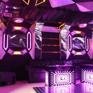 Phòng hát rộng với nội thất hoàng gia tại Karaoke Mansion, Hai Bà Trưng, Hà Nội
