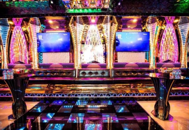Phòng hát karaoke với sofa êm tại Karaoke Binbo, ngõ 81 Láng Hạ, Đống Đa, Hà Nội