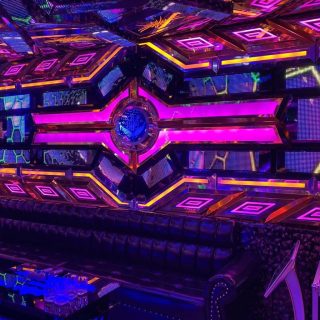 Phòng hát với ghế sofa và đèn LED tại Karaoke Bingo 142 Triệu Việt Vương, phường Nguyễn Du Hai Bà Trưng
