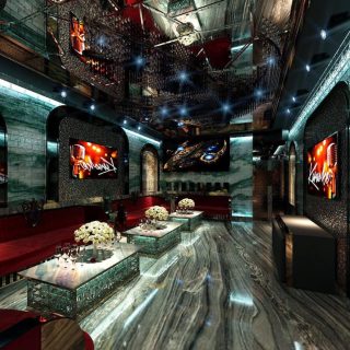 Bàn ghế sofa trong phòng hát tại Karaoke Eiffel, 33 Nam Đồng, Hà Nội