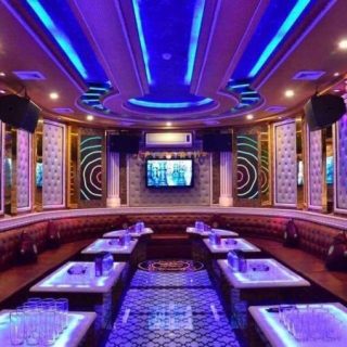 Nội thất phòng karaoke tại Karaoke Hoàng Gia, phường Yên Hòa, Cầu Giấy