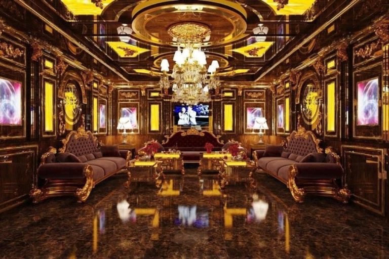 Phòng hát trang trí phong cách tân cổ điển tại Karaoke iOne, quận Thanh Xuân, Hà Nội