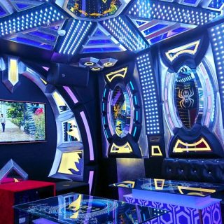 Nội thất phòng karaoke phong cách hoàng gia tại Karaoke King, Lạc Long Quân, Tây Hồ