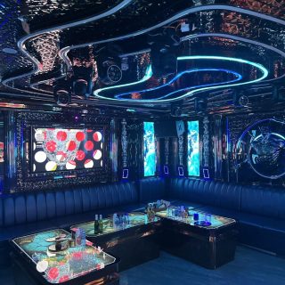 Phòng hát với sofa và bàn tại Karaoke Melia KTV, Trần Thái Tông Cầu Giấy