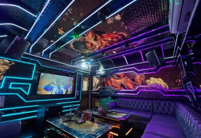 Phòng hát trang trí đèn LED tại Karaoke Amigo, Nam Từ Liêm, Hà Nội