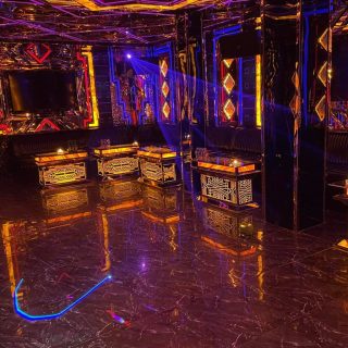 Phòng hát phong cách tân cổ điển tại Karaoke Kenz Club, 202 Trung Kính, Cầu Giấy