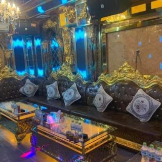 Phòng hát thiết kế tân cổ điển tại Karaoke Luxury, Đống Đa