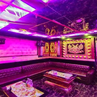 Phòng hát với hệ thống đèn LED tại Karaoke Pattaya, Thanh Xuân, Hà Nội