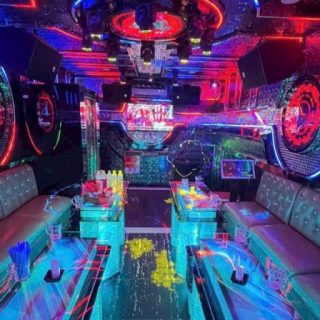 Phòng hát với sofa da tại Karaoke Bali, Khương Đình Hà Nội