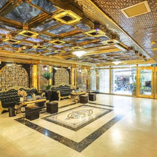 Khu vực ghế sofa trong phòng hát tại Karaoke Hera KTV, Trúc Bạch, Ba Đình