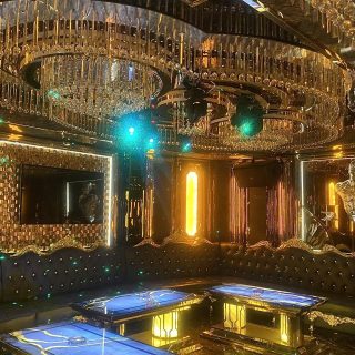 Phòng hát trang trí sang trọng tại Karaoke Hoàng Gia, Cầu Giấy, Hà Nội