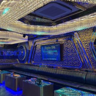 Khu vực ghế ngồi trong phòng hát tại Karaoke Kenz Club, Trung Kính, Cầu Giấy, Hà Nội