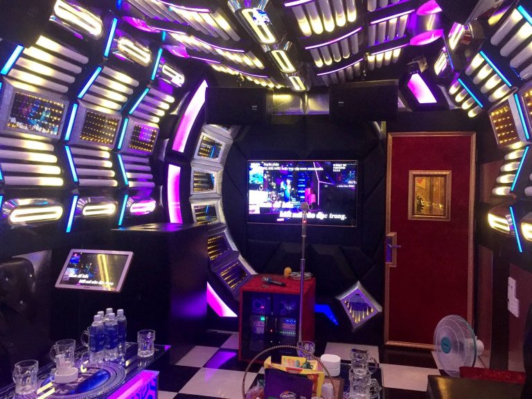Phòng hát tại Karaoke King, 412 Lạc Long Quân, Tây Hồ, Hà Nội