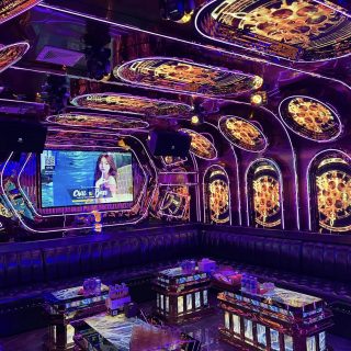 Không gian phòng hát với đèn LED nhiều màu, Karaoke The Voice Cầu Giấy