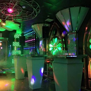 Không gian phòng hát tại Karaoke The World, phố Trần Khát Chân, Hà Nội