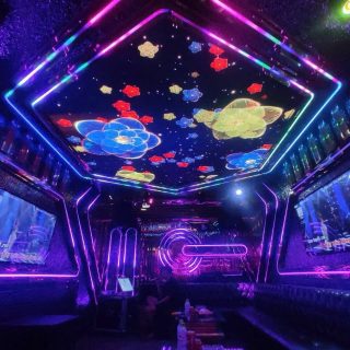 Sân khấu riêng trong phòng hát tại Karaoke Vertu, Trần Khát Chân, Hà Nội