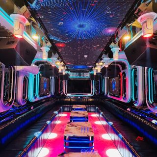 Phòng hát phong cách hoàng gia tại Karaoke F5 Plus, Trần Duy Hưng, Hà Nội