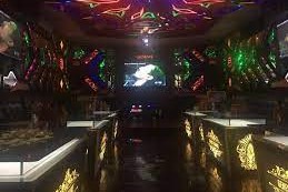 Ánh sáng đèn LED đổi màu trong phòng karaoke, Dương Đình Nghệ
