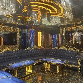 Phòng hát cho nhóm đông tại Karaoke Hoàng Gia, Nguyễn Khang, Cầu Giấy
