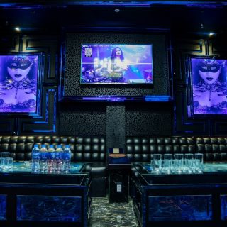 Phòng hát rộng cho nhóm đông tại Karaoke Nhất Thống, Hai Bà Trưng, Hà Nội