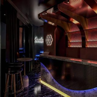 Nội thất phòng hát tại Karaoke Sentosa gần hồ Trúc Bạch, Ba Đình, Hà Nội