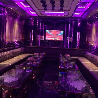 Đèn LED trần trang trí trong phòng hát tại Karaoke Vpop, Cầu Giấy