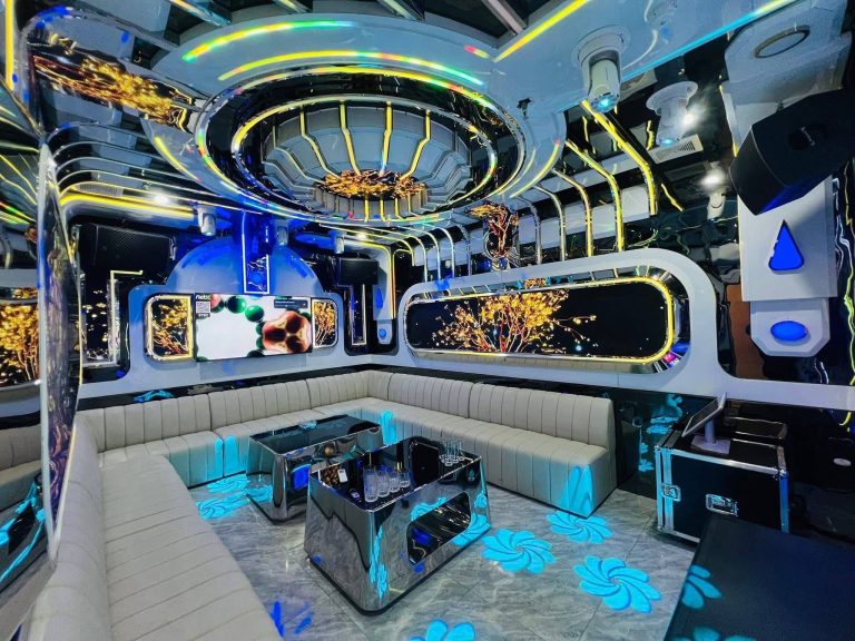 Phòng hát trang trí đèn lồng đỏ phong cách Á Đông, karaoke 229 Tây Sơn, Đống Đa