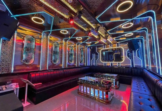 Phòng hát rộng rãi tại Karaoke Monaco, Lê Đức Thọ, Nam Từ Liêm, Hà Nội