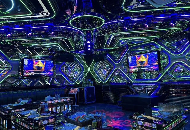 Phòng hát phong cách tân cổ điển tại Karaoke The Voice, Cầu Giấy