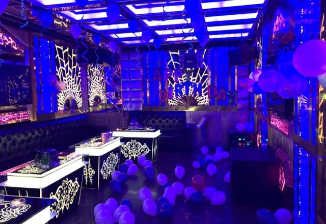Phòng hát thiết kế tân cổ điển tại Karaoke Santana, Nam Từ Liêm Hà Nội