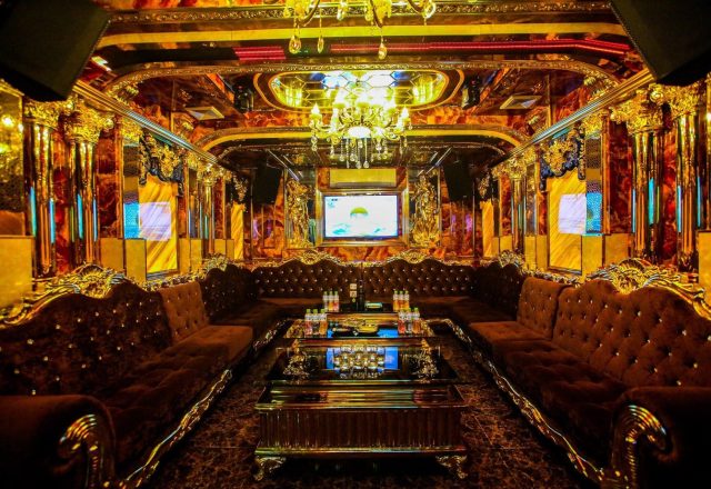 Phòng hát với hệ thống đèn LED tại Karaoke Vertu, Hai Bà Trưng, Hà Nội