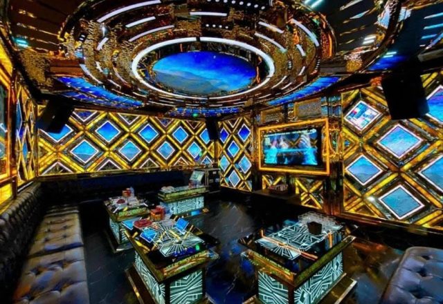 Không gian phòng hát thiết kế cảm hứng đại dương tại Karaoke Nàng Tiên Cá, Trung Hòa, Cầu Giấy
