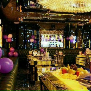 Phòng karaoke với màn hình viền đèn LED, Trần Duy Hưng, Cầu Giấy