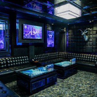 Phòng hát với sofa và bàn tại Karaoke Nhất Thống, Ngô Thì Nhậm, Hà Nội