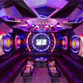 Nội thất phòng hát trang trí cầu kỳ tại Top One KTV, Ngọc Khánh, Hà Nội