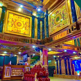 Phòng karaoke tông vàng ấm tại Karaoke Vũ Hải, Cầu Giấy Hà Nội
