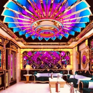Phòng hát rộng với bộ ghế sofa tại Karaoke Santana, Mỹ Đình Nam Từ Liêm