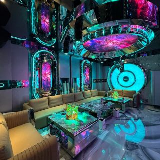 Phòng hát trang bị sofa êm tại Karaoke V-Party, Hồ Đắc Di, Đống Đa