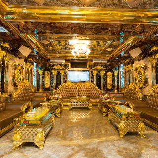 Không gian phòng hát cùng màn hình lớn tại Top One KTV, karaoke Ba Đình, Hà Nội