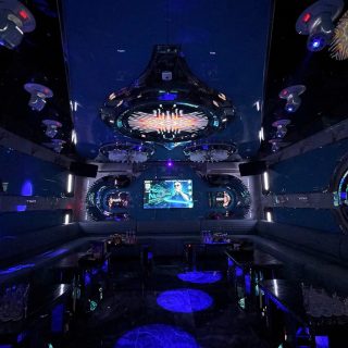 Phòng hát rộng rãi, tường ốp tiêu âm tại Karaoke Raptor, Hà Nội