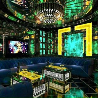 Phòng hát trang bị dàn âm thanh và màn hình tại Karaoke Star World, Đào Tấn