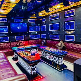 Không gian phòng hát nhiều chỗ ngồi tại Karaoke Vũ Hải, Cầu Giấy